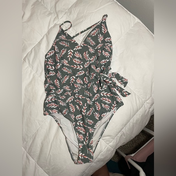 Cupshe Other - Cupshe bathing suit